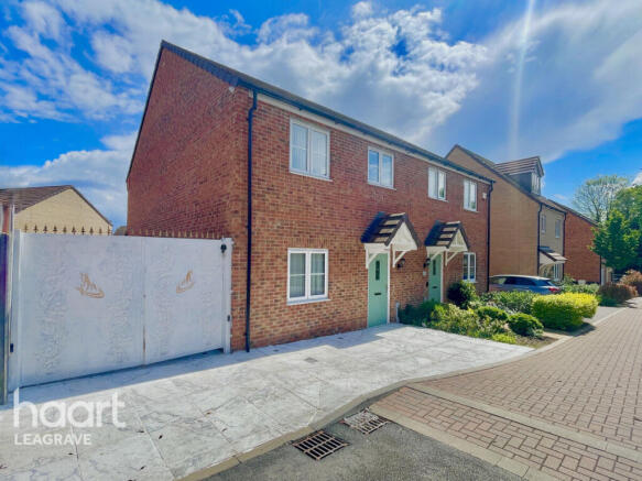 3 bed property, in Tusroke Road, £400,000