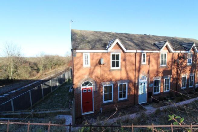 3 bed property, in Mill Row Station Road, £180,000