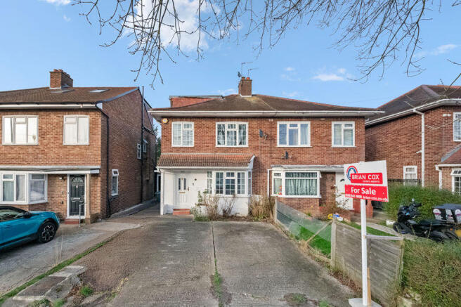 4 bed property, in Kingshill Avenue, £575,000