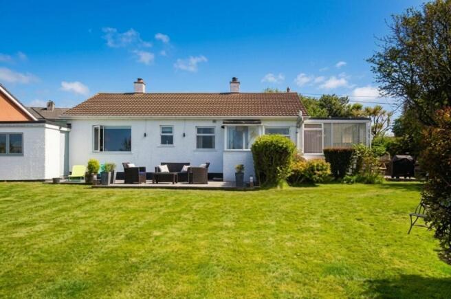2 bed property, in Sunny Corner Lane, £500,000