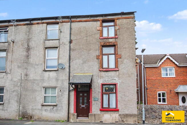 4 bed property, in Lund Road, £250,000