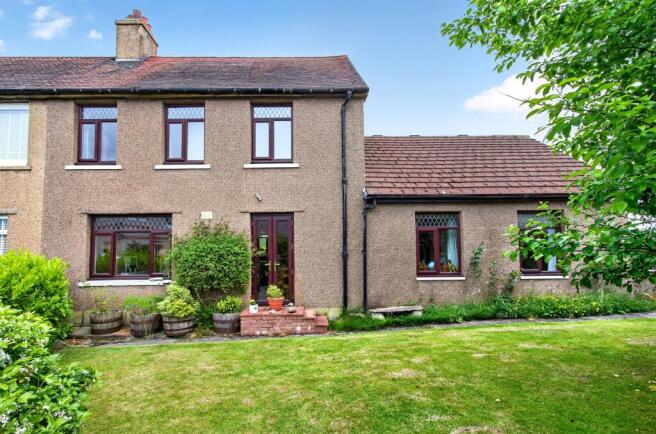 5 bed property, in Easterton Crescent, £195,000
