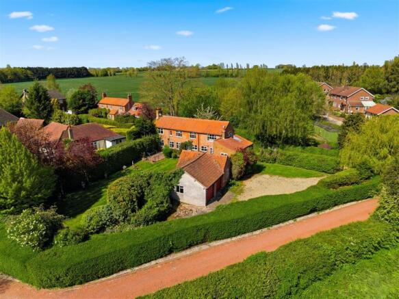 3 bed property, in Priory Lane, £520,000