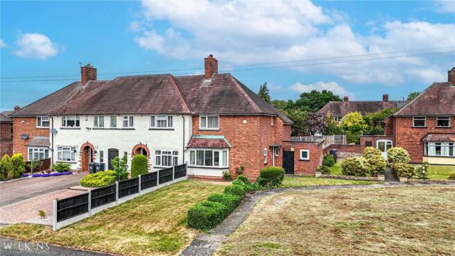 2 bed property, in Chadwick Road, £245,000