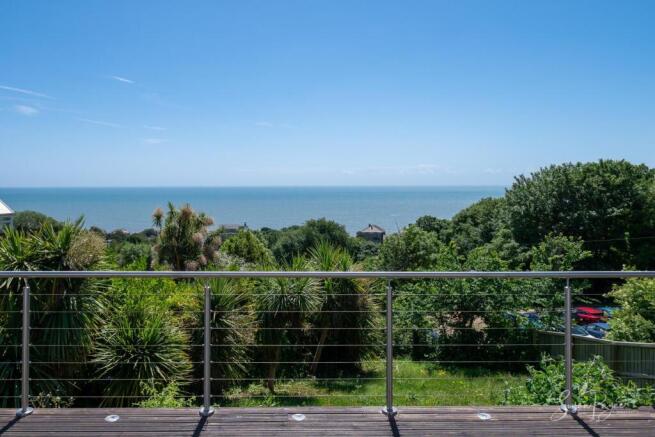 3 bed property, in Grove Road, £355,000