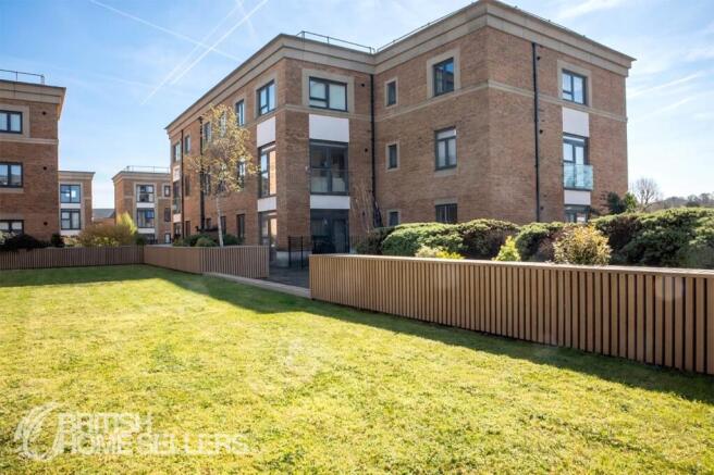 2 bed property, in Claud Hamilton Way, £300,000