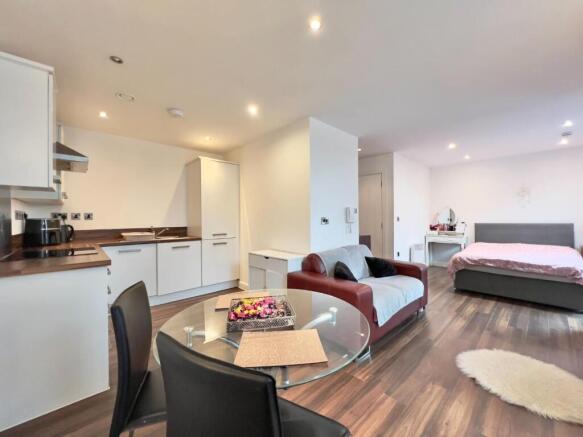 1 bed property, in Fitzwilliam Street, £70,000