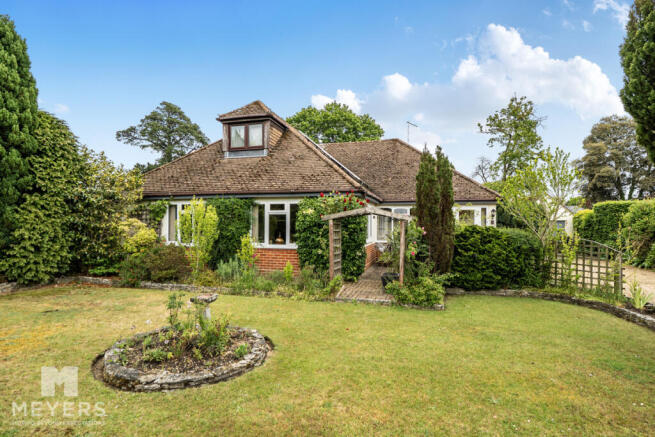 5 bed property, in Dene Walk, £600,000