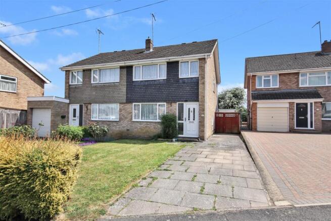 3 bed property, in NN10, £250,000