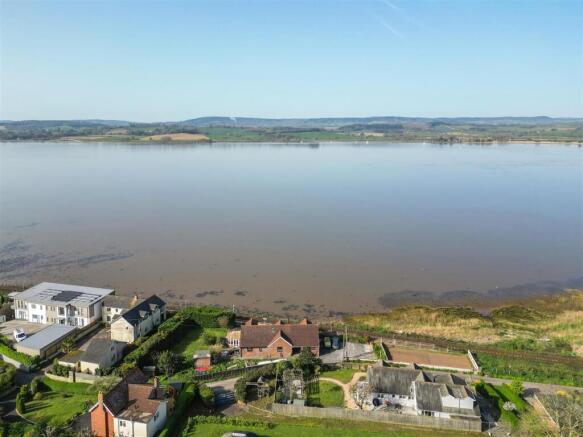 5 bed property, in River Front, £895,000