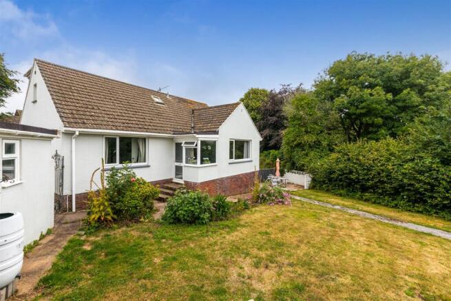 4 bed property, in Vicarage Grove, £450,000