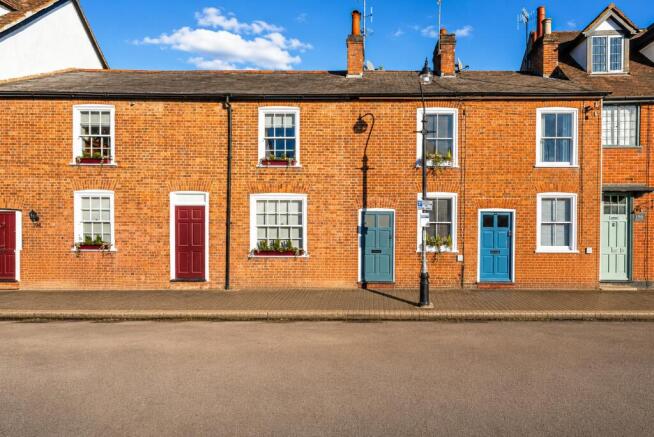2 bed property, in Fishpool Street, £550,000