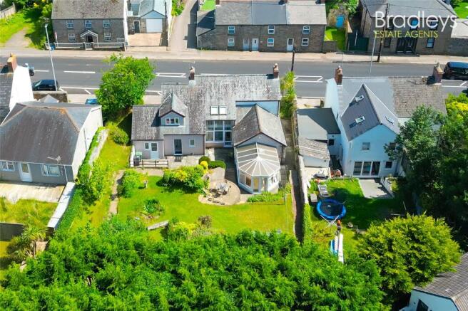 5 bed property, in Crowlas, £450,000