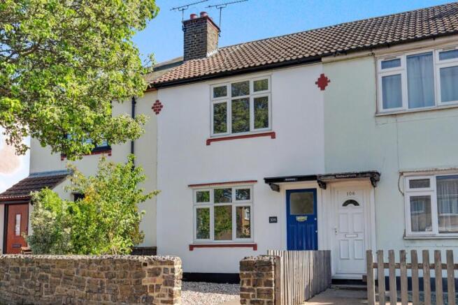 2 bed property, in Elm Road, £300,000