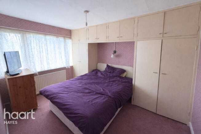 3 bed property, in Waylands, £400,000