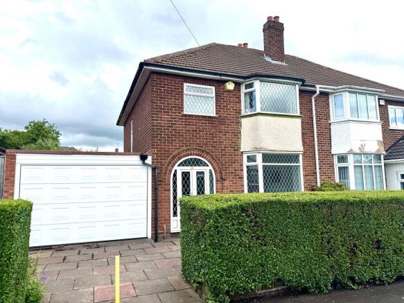 3 bed property, in West Bromwich Road, £200,000