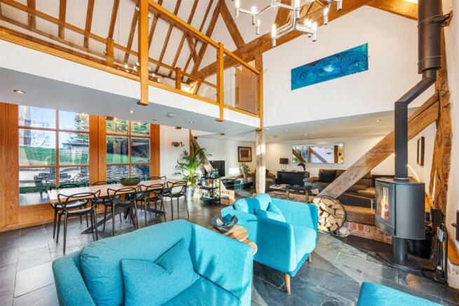 4 bed property, in The Threshing Barn, £1,100,000