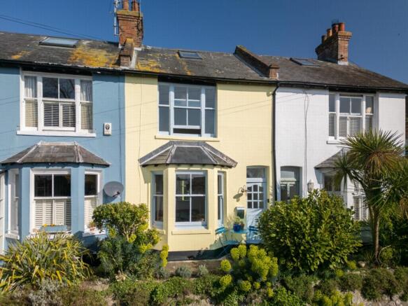 2 bed property, in Hillside Street, £389,950