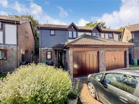 3 bed property, in Gleneagles Drive, £325,000
