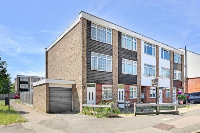 4 bed property, in Gordon Road, £525,000