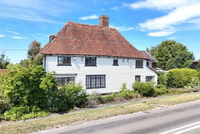 4 bed property, in Boreham Street BN27, £800,000