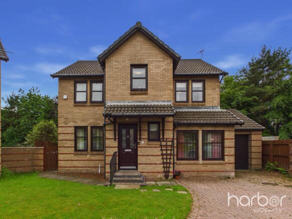4 bed property, in Glen Lednock Drive, £300,000