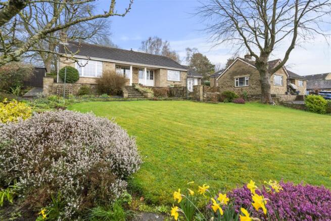 2 bed property, in Woodlands, £745,000