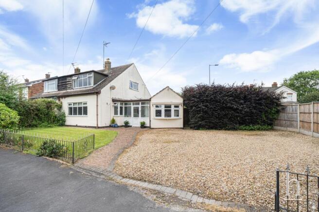 4 bed property, in Newton Park Road, £375,000