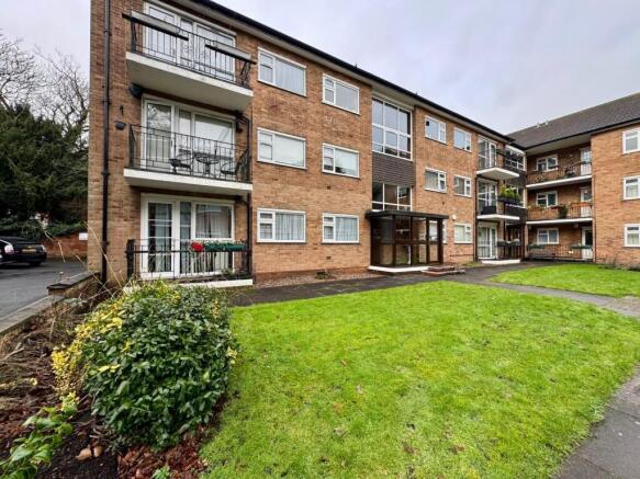 2 bed property, in Penns Lane, £170,000