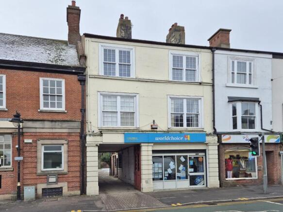 4 bed property, in Market Place, £175,000