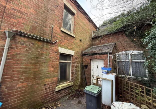 4 bed property, in 57A Station Street, £75,000