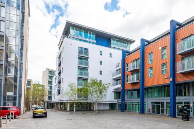 1 bed property, in Hardwicks Square, £285,000