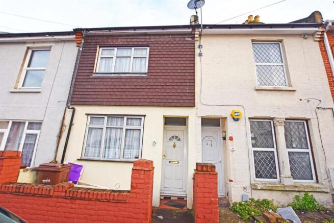 2 bed property, in Edinburgh Road, £178,000