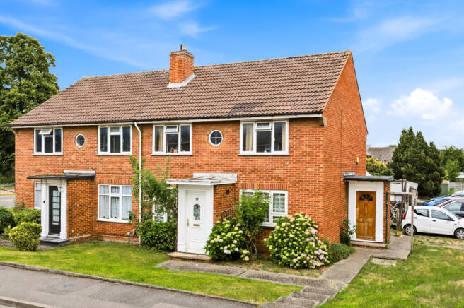 2 bed property, in CHalvey, £290,000