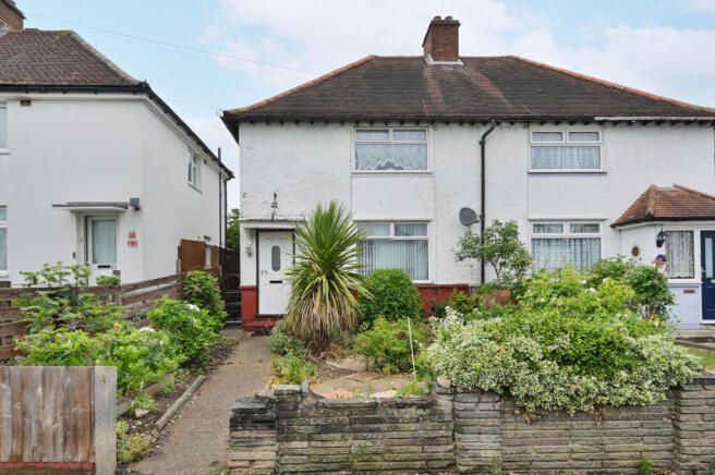 3 bed property, in Rosebery Road, £500,000