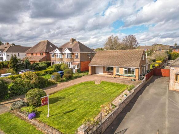 3 bed property, in Bedworth Road, £425,000