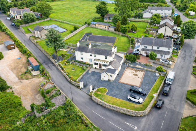 6 bed property, in Trelogan, £625,000