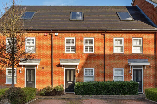 3 bed property, in Sullivan Row, £475,000