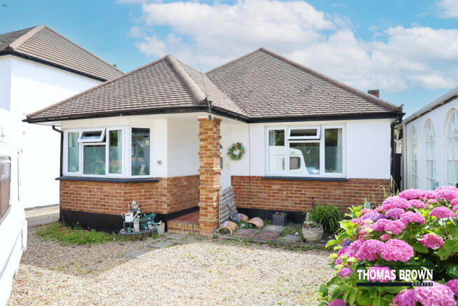 2 bed property, in Lodge Crescent, £530,000