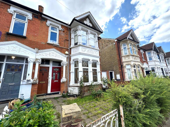 1 bed property, in Avonwick Road, £289,950