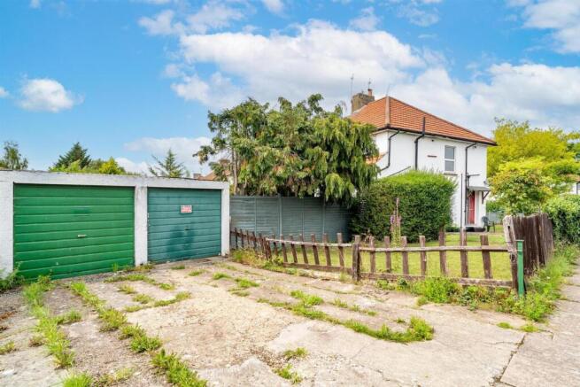 2 bed property, in Laleham Avenue, £820,000