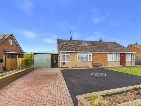 2 bed property, in Crab Lane, £240,000
