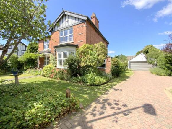 4 bed property, in Bulwick Avenue, £350,000