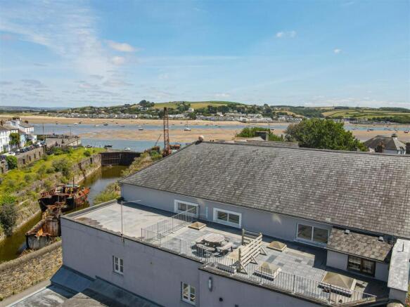 3 bed property, in New Street, £495,000