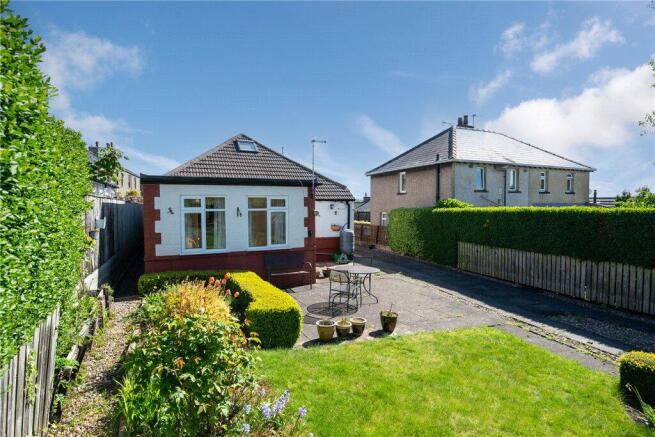 2 bed property, in Warren Lane, £245,000