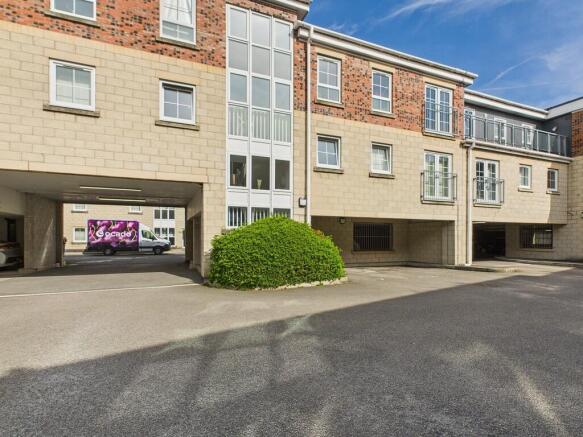2 bed property, in Kaber Court, £70,000