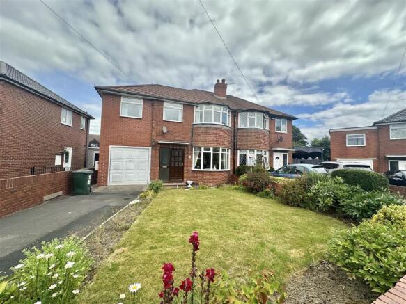 4 bed property, in Whitehall Avenue, £279,950