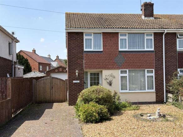3 bed property, in High Street, £345,000