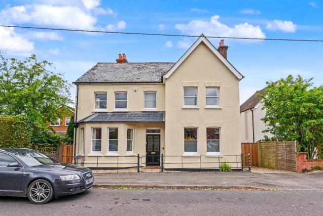 4 bed property, in Wendover, £1,350,000