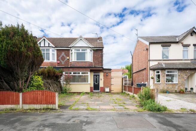 3 bed property, in New Cut Lane, £265,000